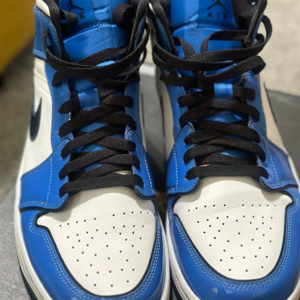 Air Jordan Mid 1 Signal blue/ black/ white